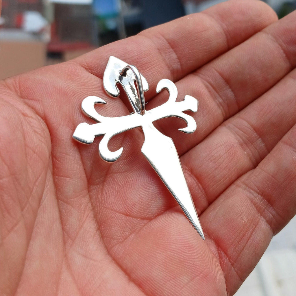 Wisiorek Krzyż św. Jakuba, Wisiorek krzyż, Święty Jakub, Amulet ze srebra próby 925, Srebrny wisiorek, Naszyjnik z krzyżem św. Jakuba, Krzyż liliowy