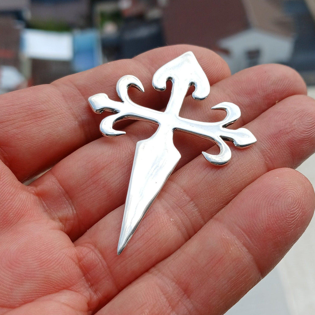 Wisiorek Krzyż św. Jakuba, Wisiorek krzyż, Święty Jakub, Amulet ze srebra próby 925, Srebrny wisiorek, Naszyjnik z krzyżem św. Jakuba, Krzyż liliowy